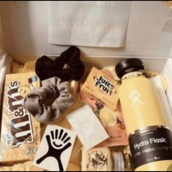 Brandy Melville Other - Trendy mystery box 🕊